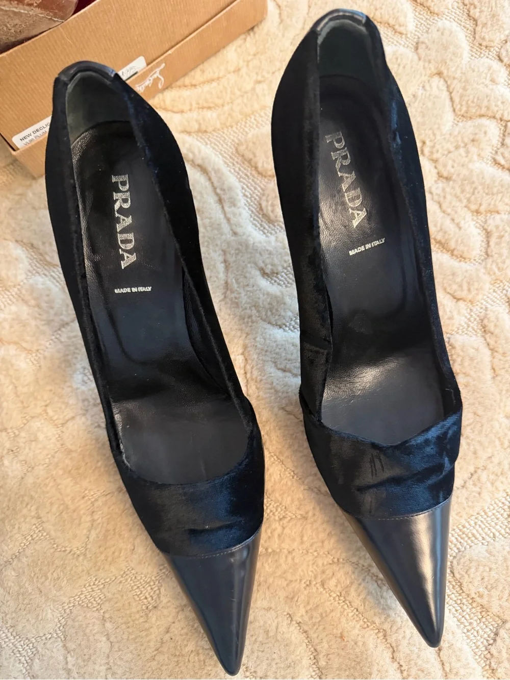 Prada!velvet and leather Pointed Pumps size 39. Vintage great condition!